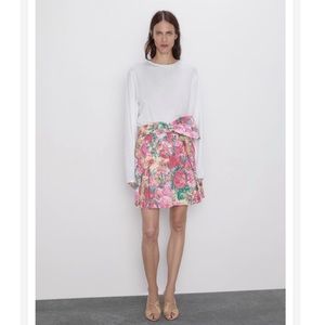 Brand new floral print Zara skirt, size S